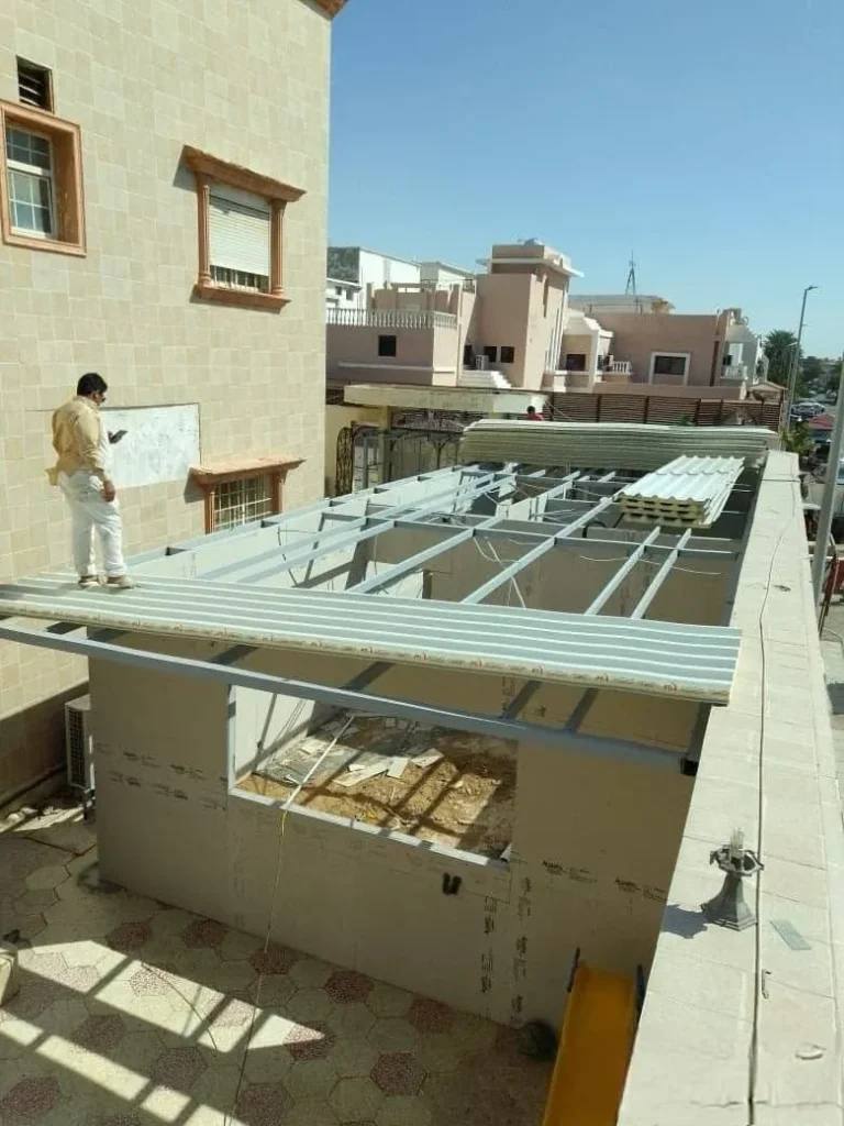 مراحل بناء ملاحق ساندوتش بانل